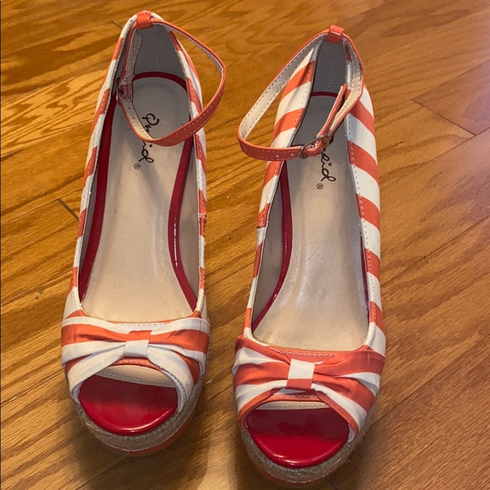 7 1/2 pink and white striped wedges